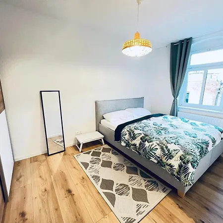 Twenty Five Apartment Bei Dresden - Free Parking, Massage-Stuhl, Netflix & Coffee Machine Apartment *