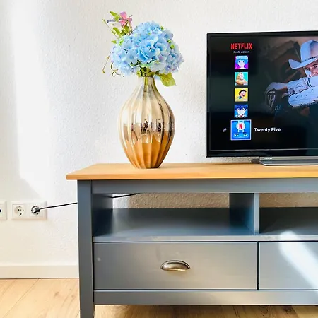 Twenty Five Apartment Bei Dresden - Free Parking, Massage-Stuhl, Netflix & Coffee Machine