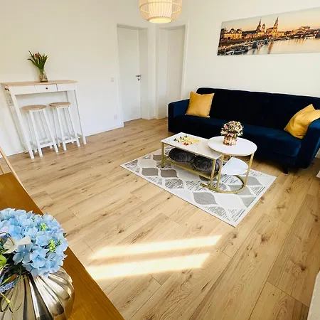 Twenty Five Apartment Bei Dresden - Free Parking, Massage-Stuhl, Netflix & Coffee Machine * Heidenau (Saxony)