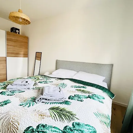 Twenty Five Apartment Bei Dresden - Free Parking, Massage-Stuhl, Netflix & Coffee Machine Apartment